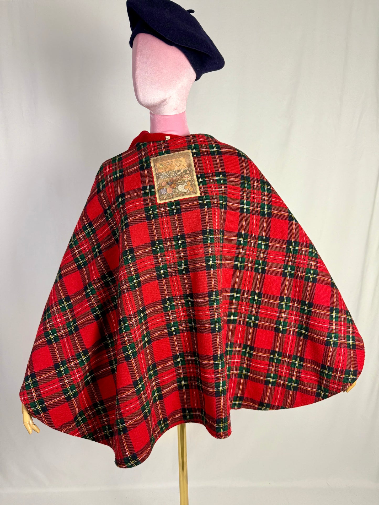 Mantella in lana rossa - TG. 38 - 46