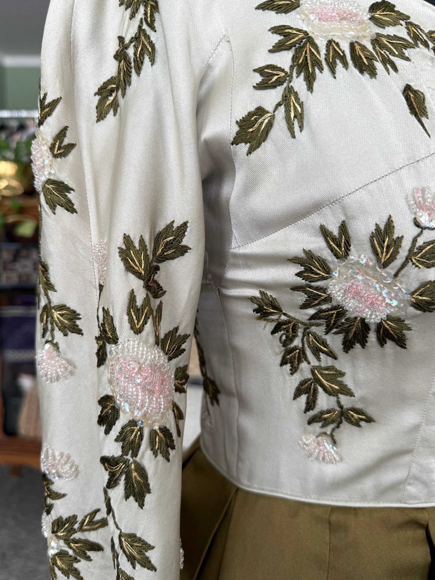 Abito anni ’50 in pura seta con ricamo floreale e decoro di perline - TG. 38