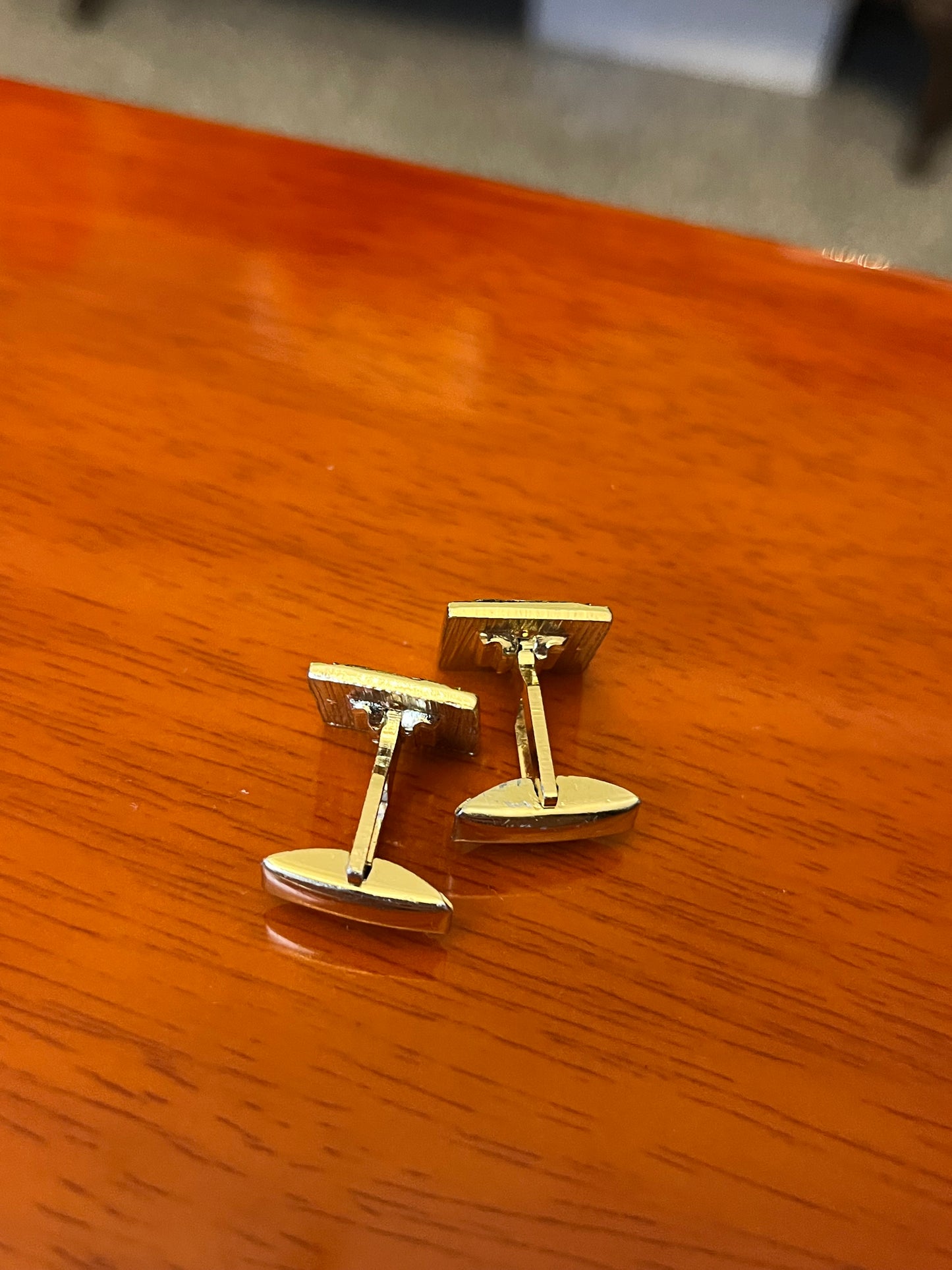 Gemelli dorati quadrati