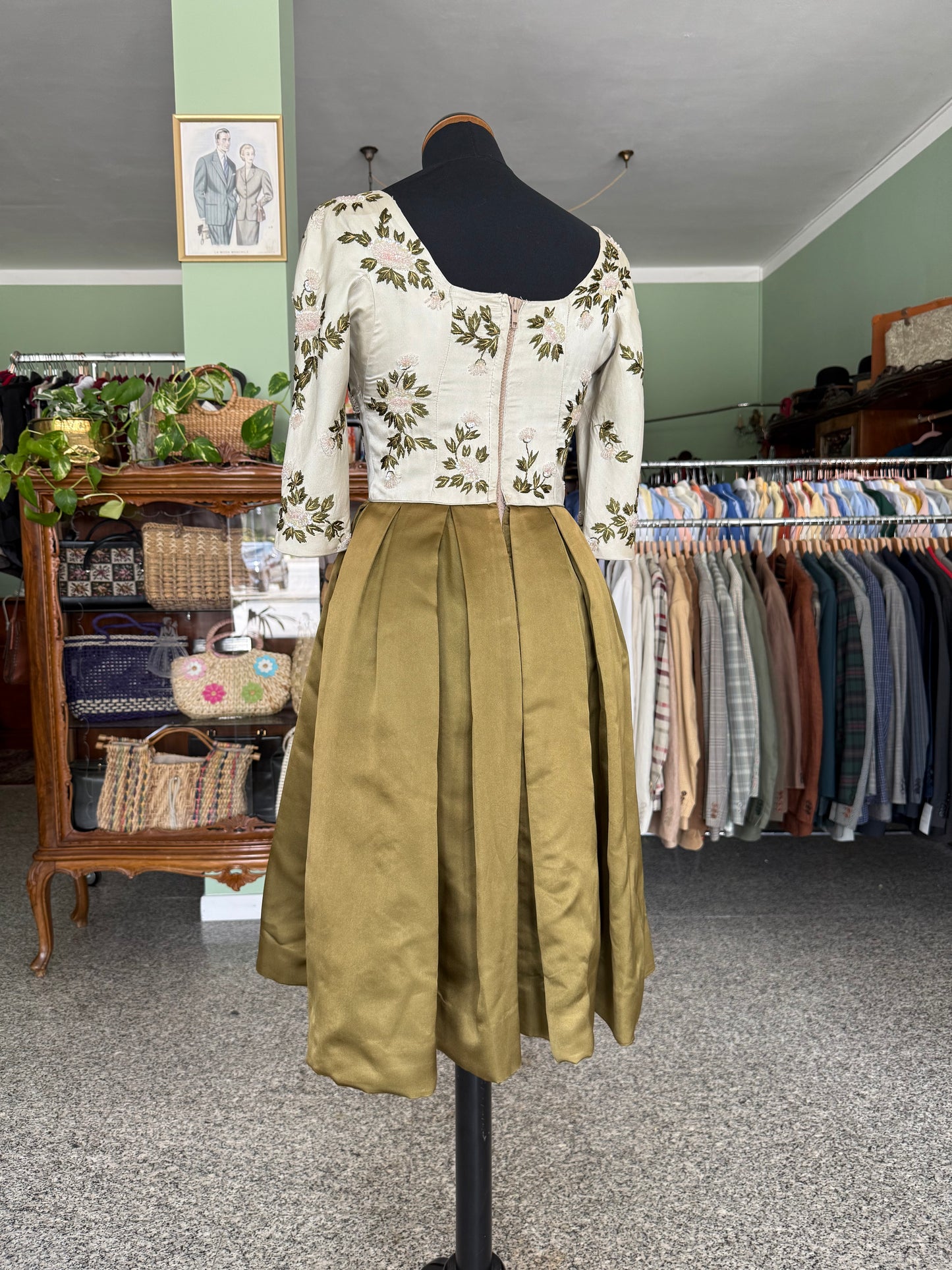 Abito anni ’50 in pura seta con ricamo floreale e decoro di perline - TG. 38