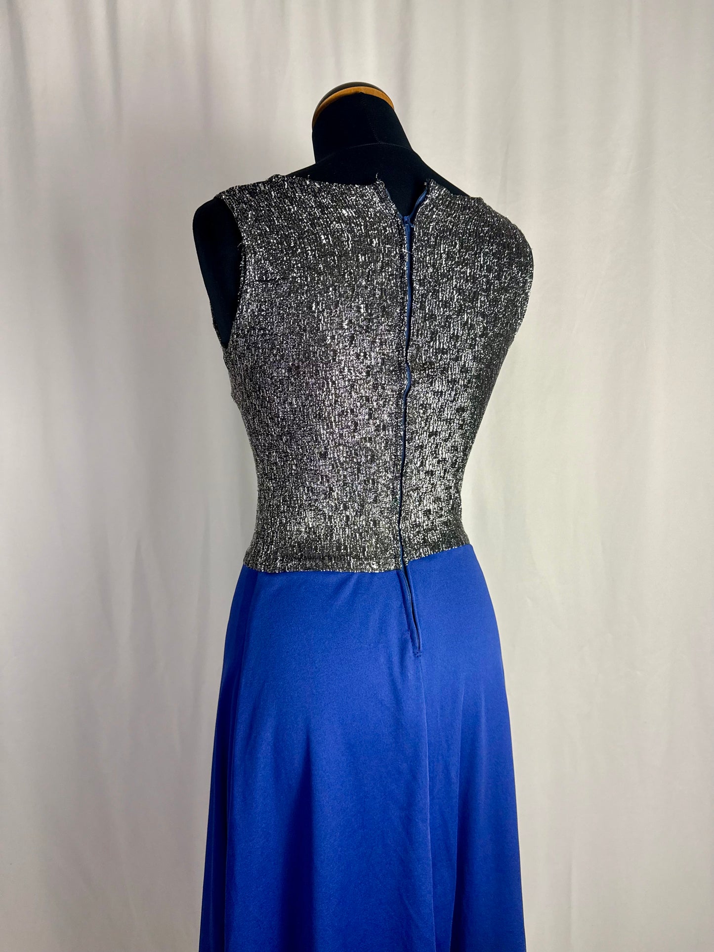 Abito anni ‘70 con corpino argento e gonna con ricami - TG. 38