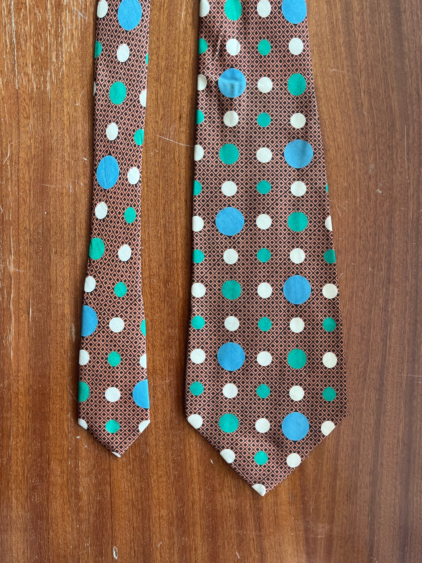 Cravatta swing anni ‘70 a pois