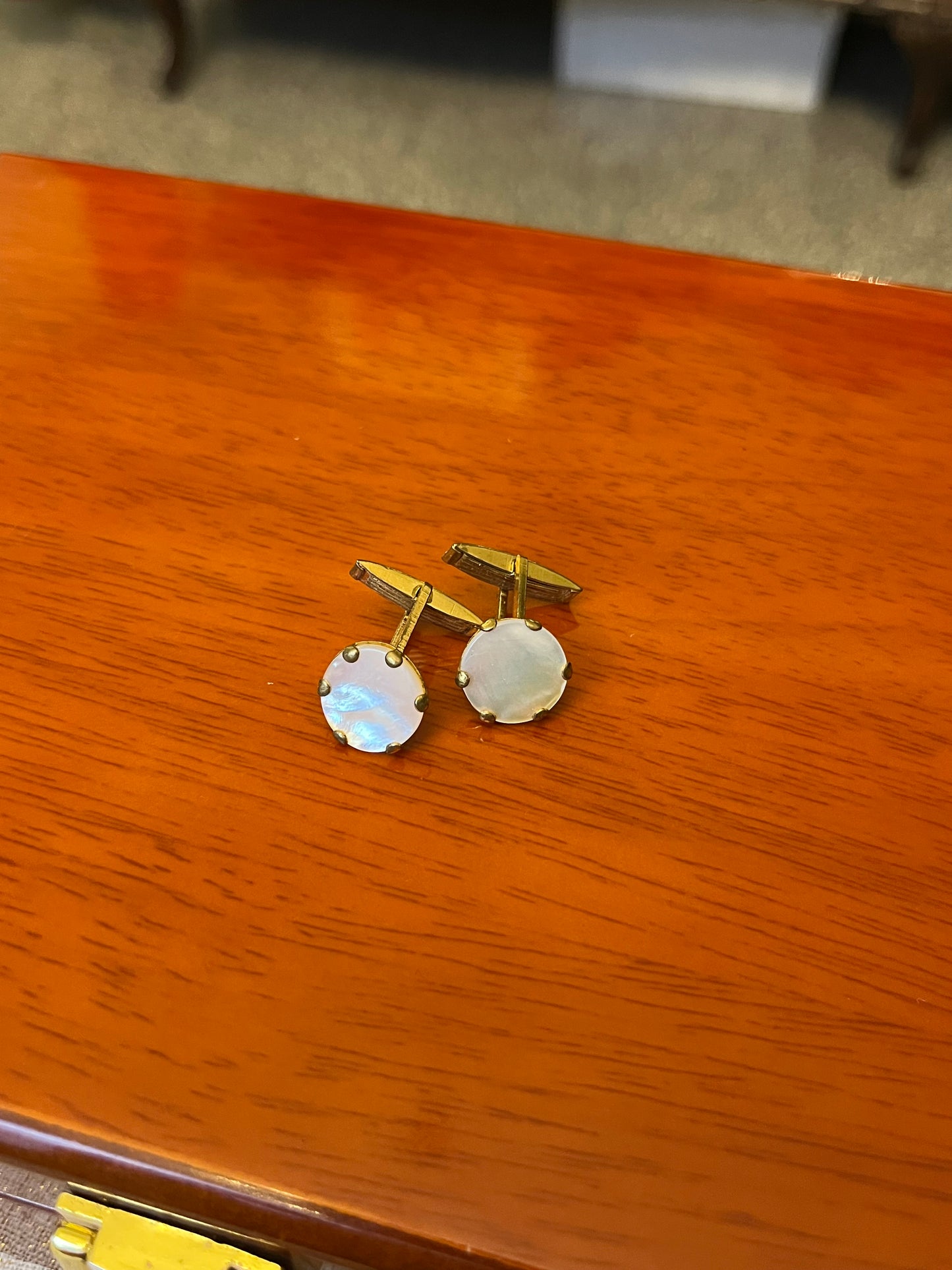 Gemelli dorati madreperla