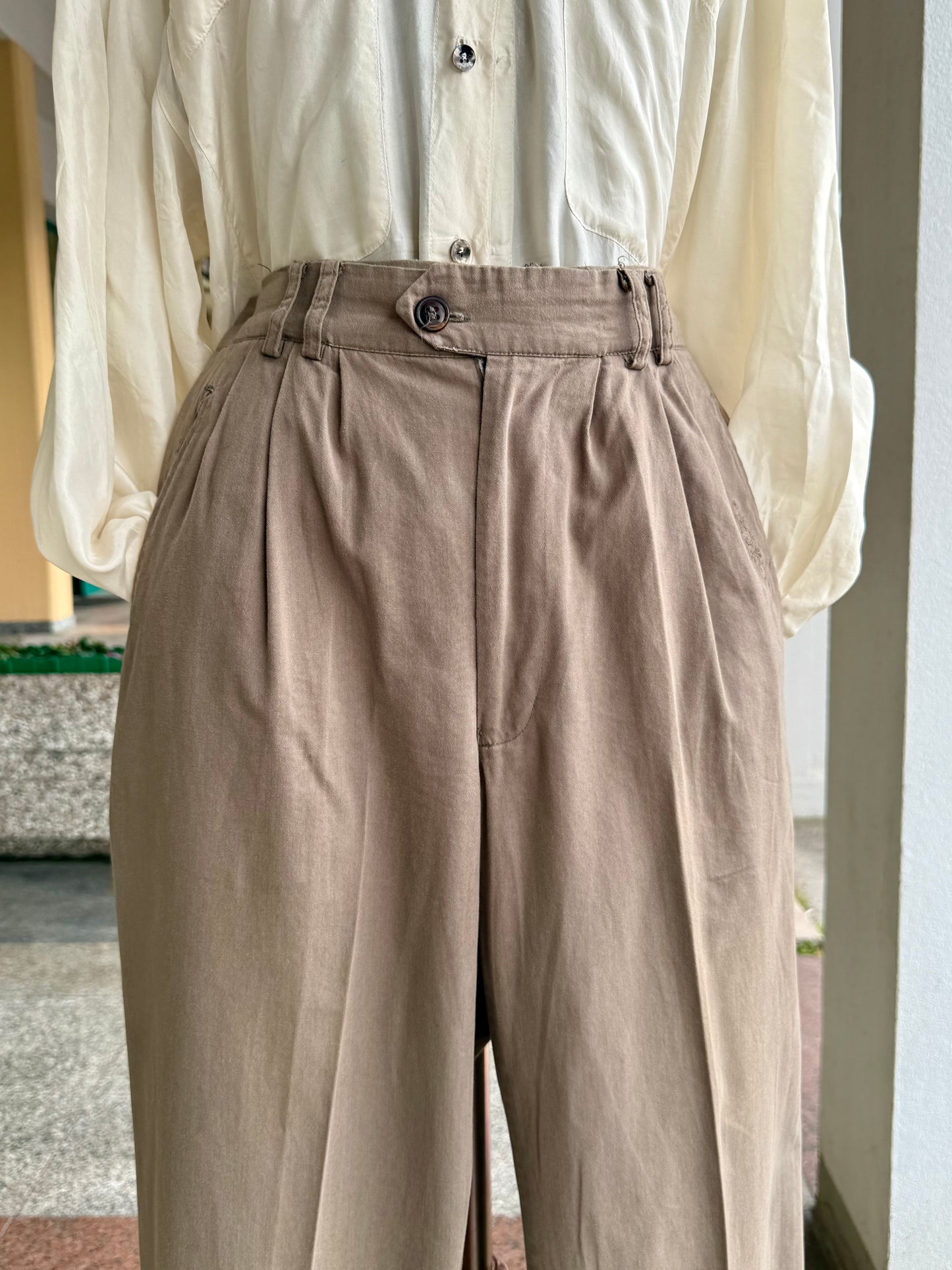 Pantaloni con pieghe cachi - TG. 44/46