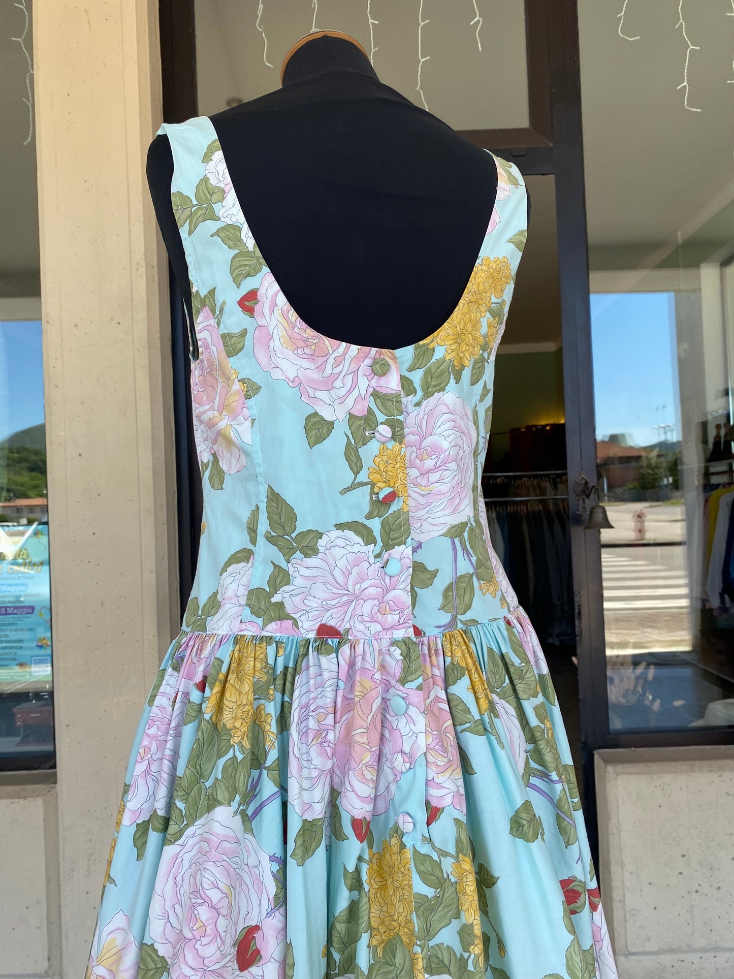 Abito anni ’80 con maxi rose e sottogonna in tulle – stile Dolce & Gabbana - TG. 42 circa