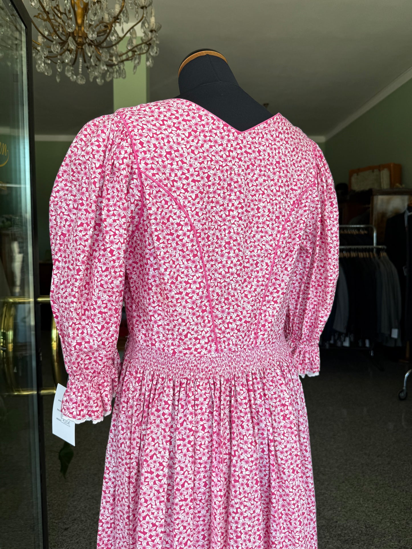 Abito tirolese rosa con micro-fiori
- TG. 44/46