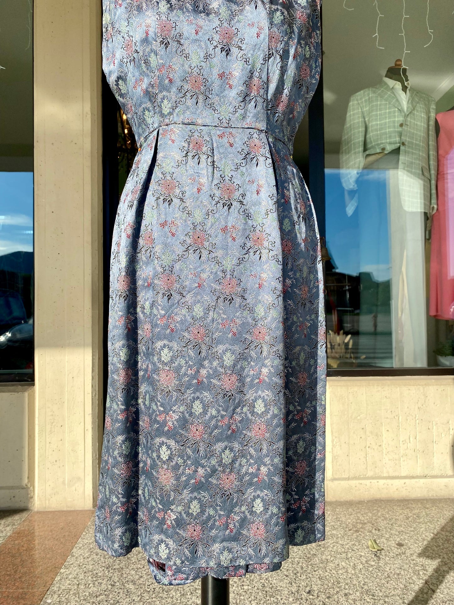 Abito anni ’60 in pura seta broccata – Motivo floreale orientale - TG. 40