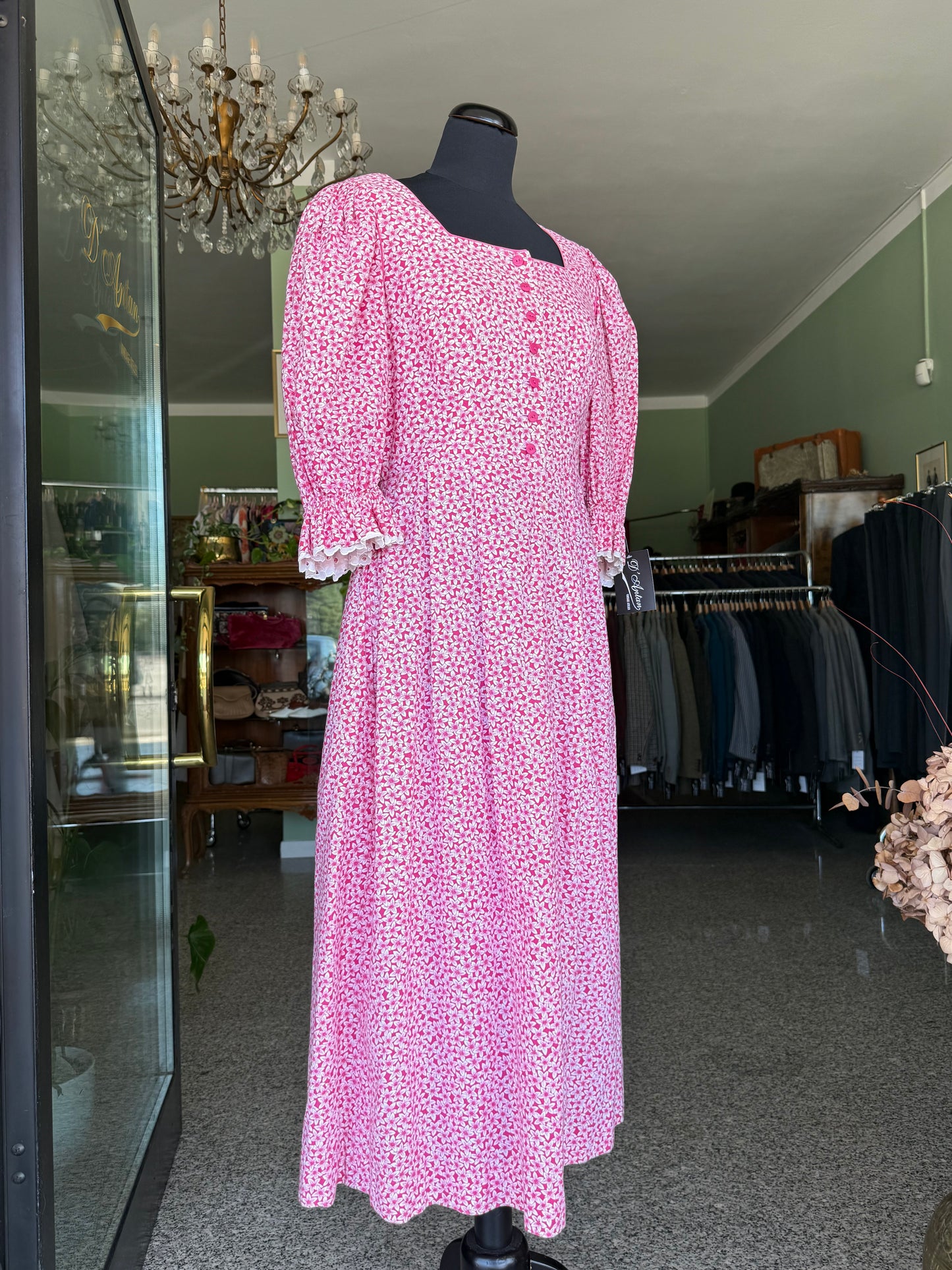 Abito tirolese rosa con micro-fiori
- TG. 44/46