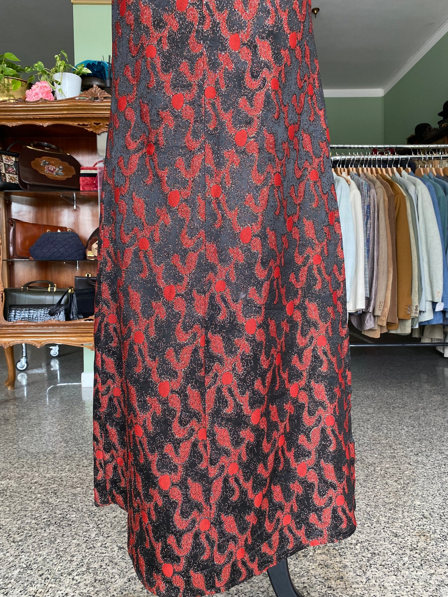 Maxi dress anni ‘70 in broccato rosso e nero - TG. 38