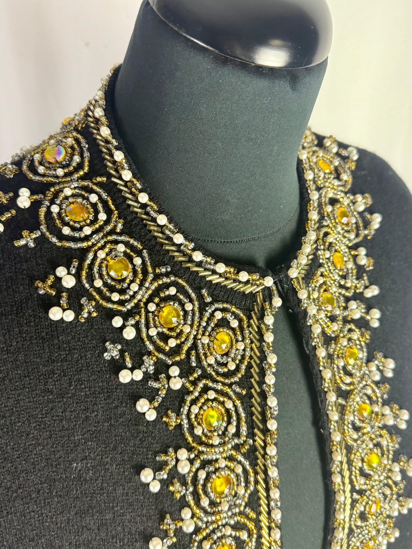 Cardigan in angora con prezioso ricamo - TG. 44