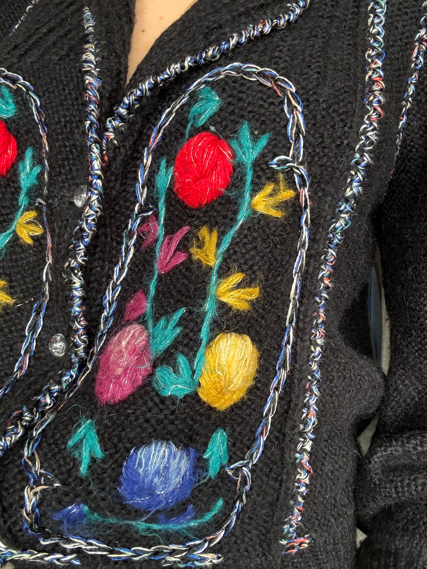 Cardigan tirolese artigianale con ricami floreali - TG. 46/48