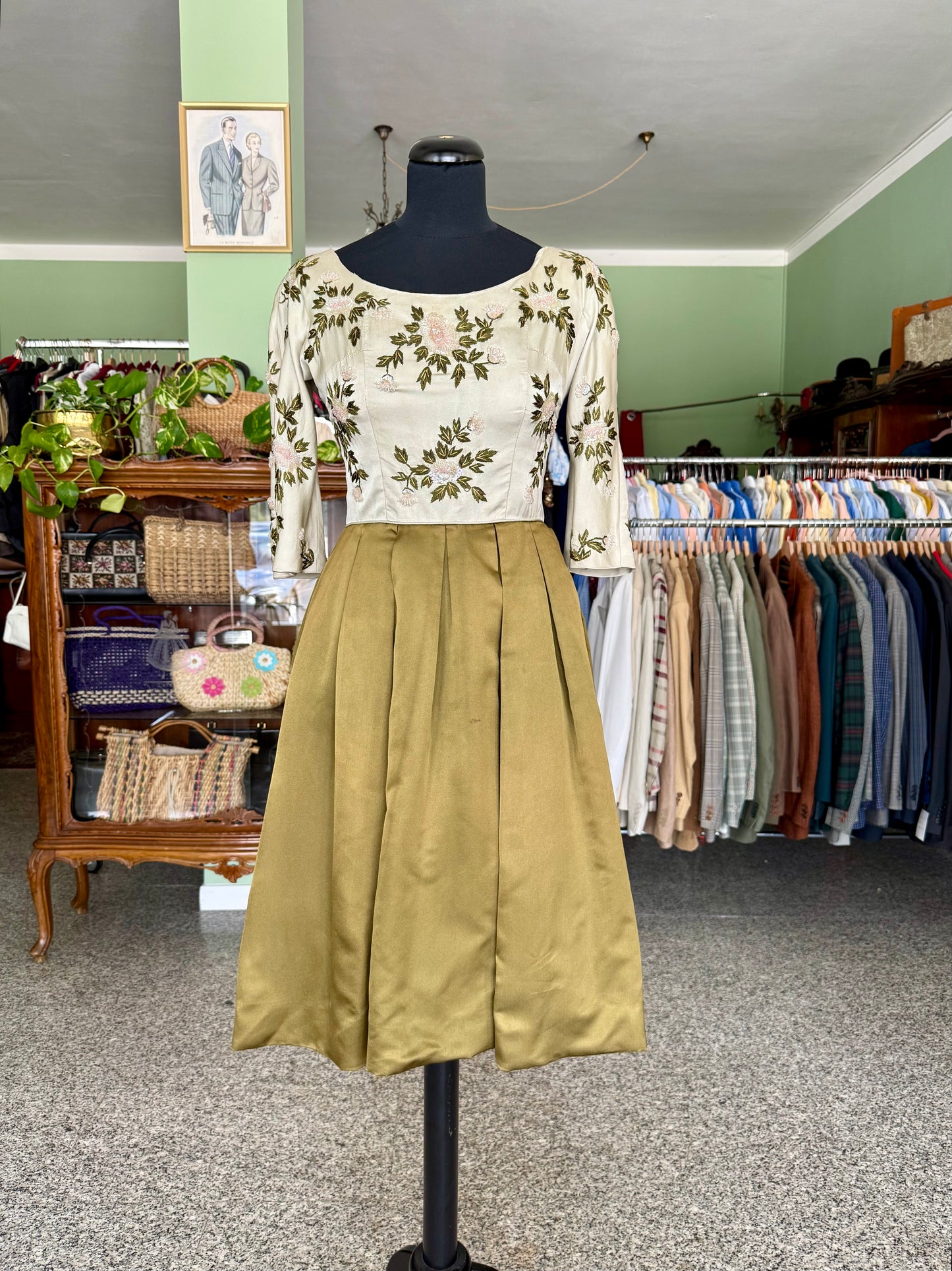 Abito anni ’50 in pura seta con ricamo floreale e decoro di perline - TG. 38
