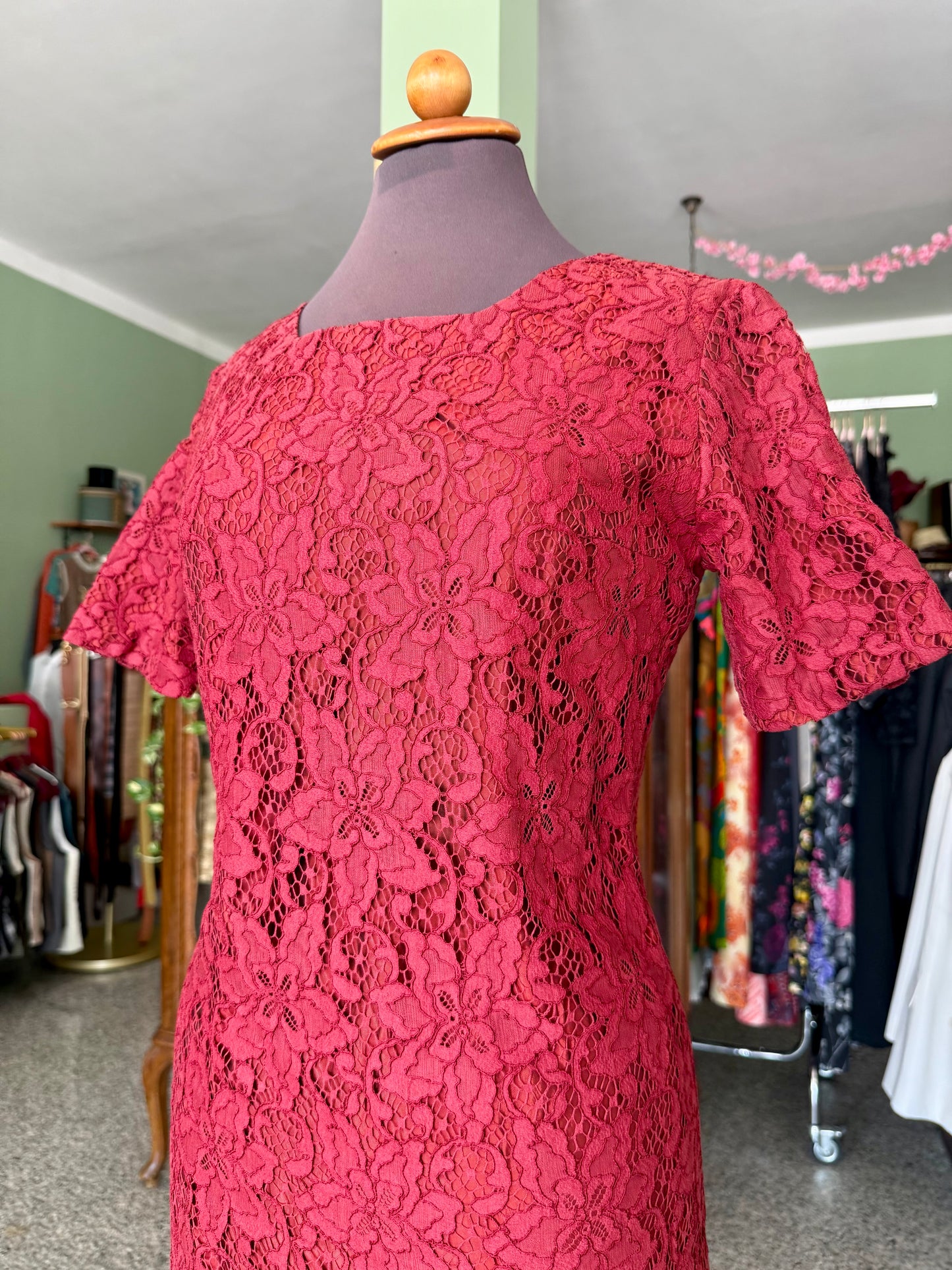 Abito anni ‘60 in pizzo lampone - TG. 40