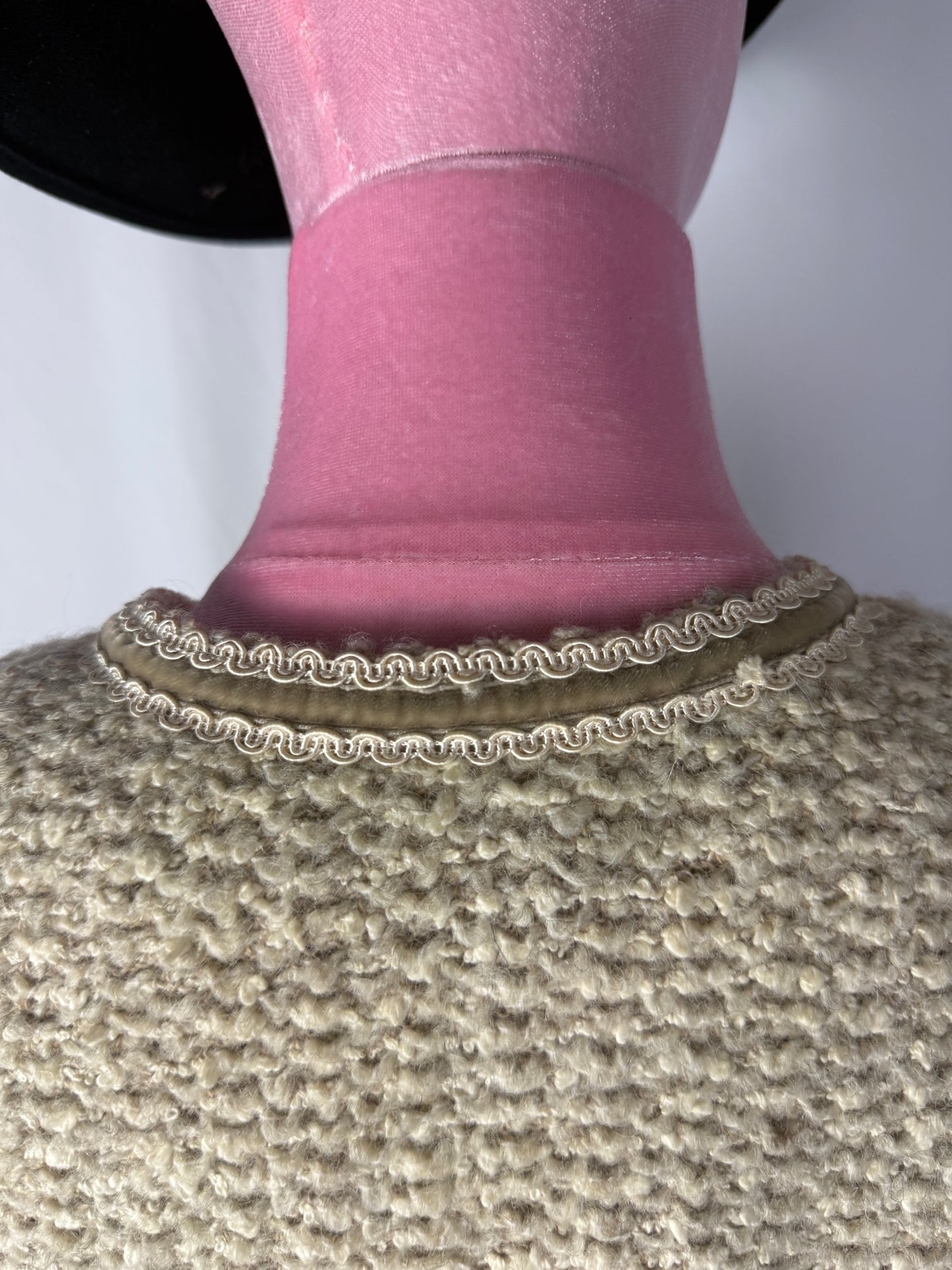 Giacca anni ‘60 in bouclé di lana crema con profili – TG. 38/40