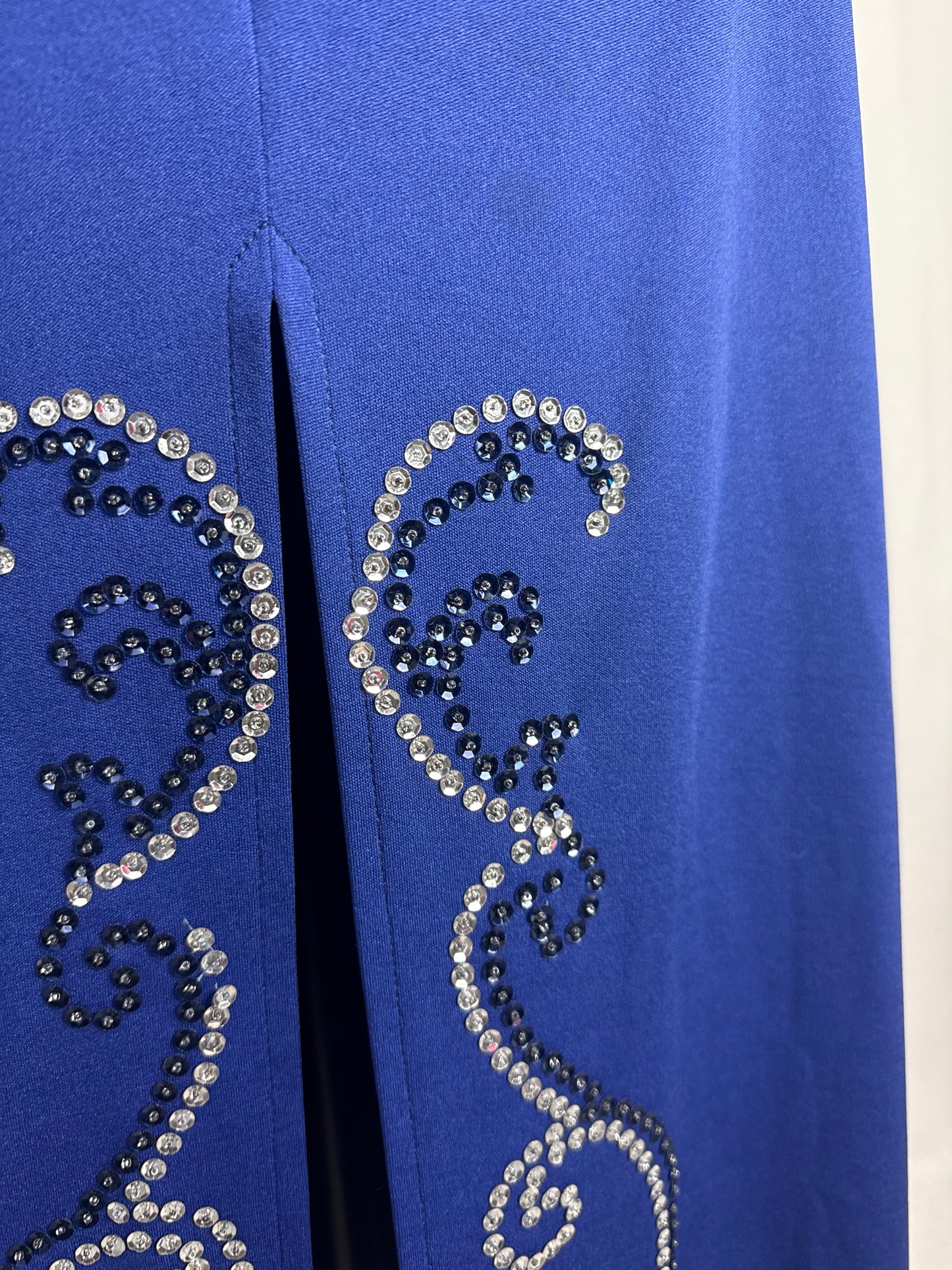 Abito anni ‘70 con corpino argento e gonna con ricami - TG. 38