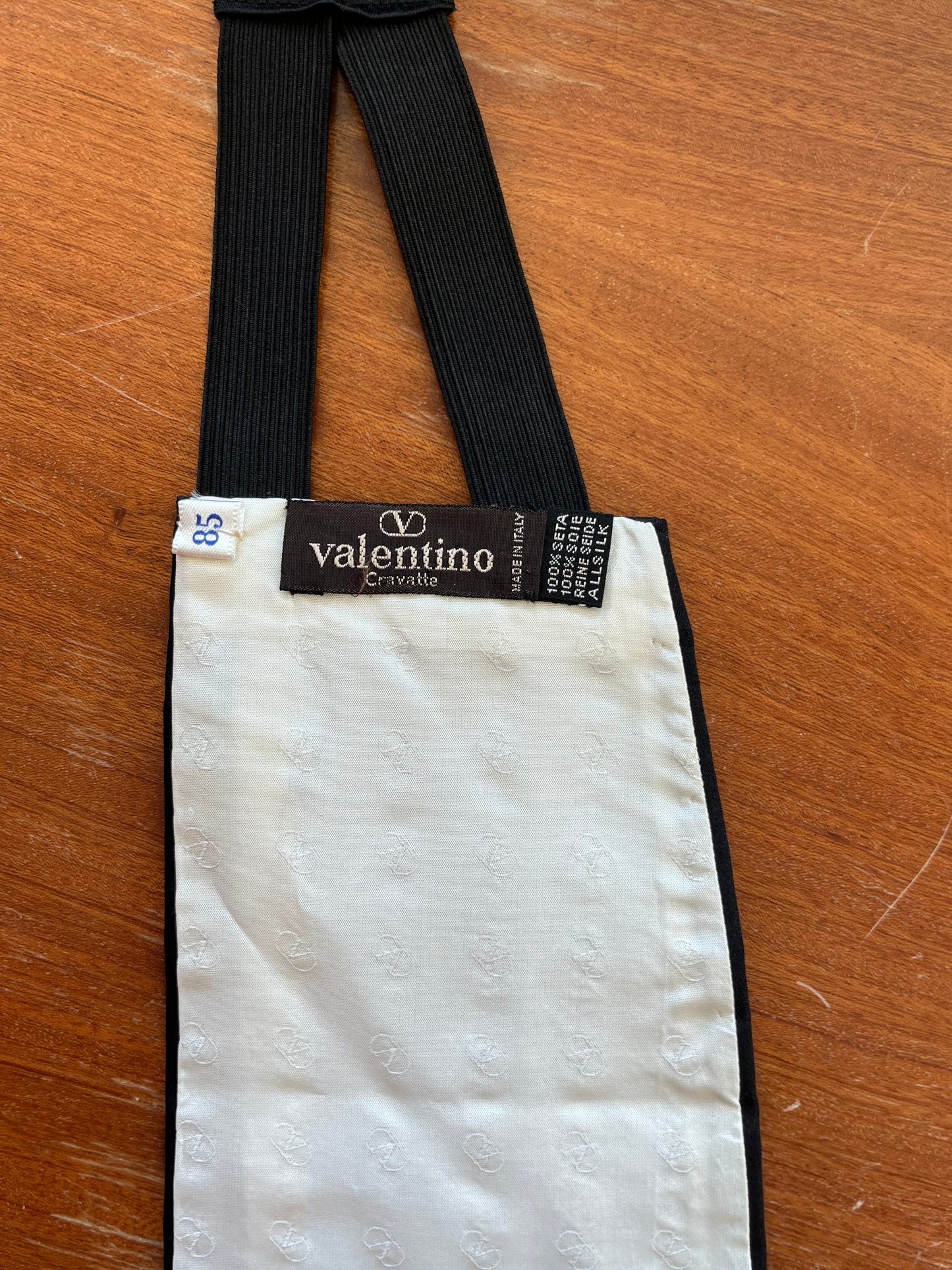 Smoking Valentino anni ‘80 con accessori tg. 48