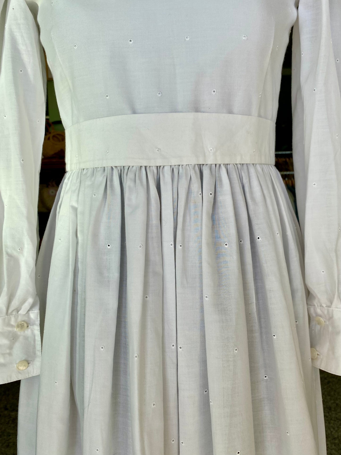 Abito bianco anni '70 in cotone ricamato stile prateria - TG. 38/40
