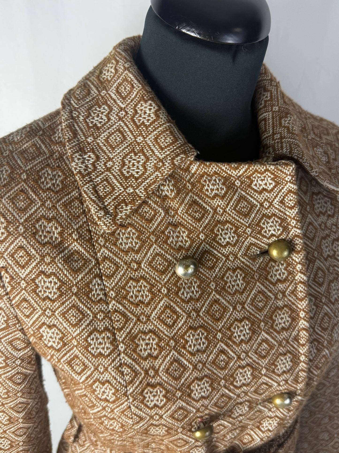 Cappotto anni ’60 in jacquard con cintura e bottoni dorati - TG. 40