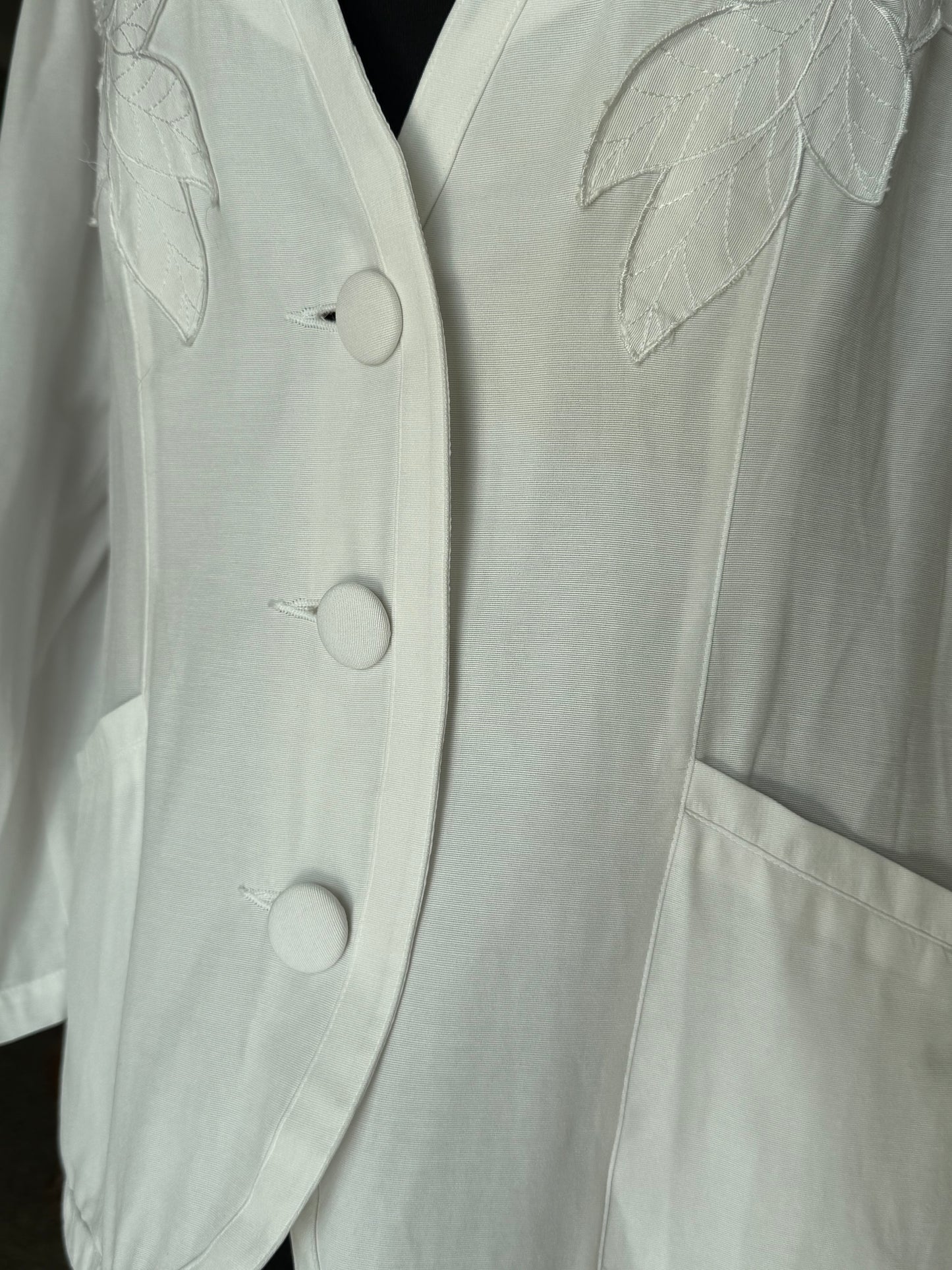 Giacca - camicia bianca anni ’80 con ricami floreali traforati- TG. 44