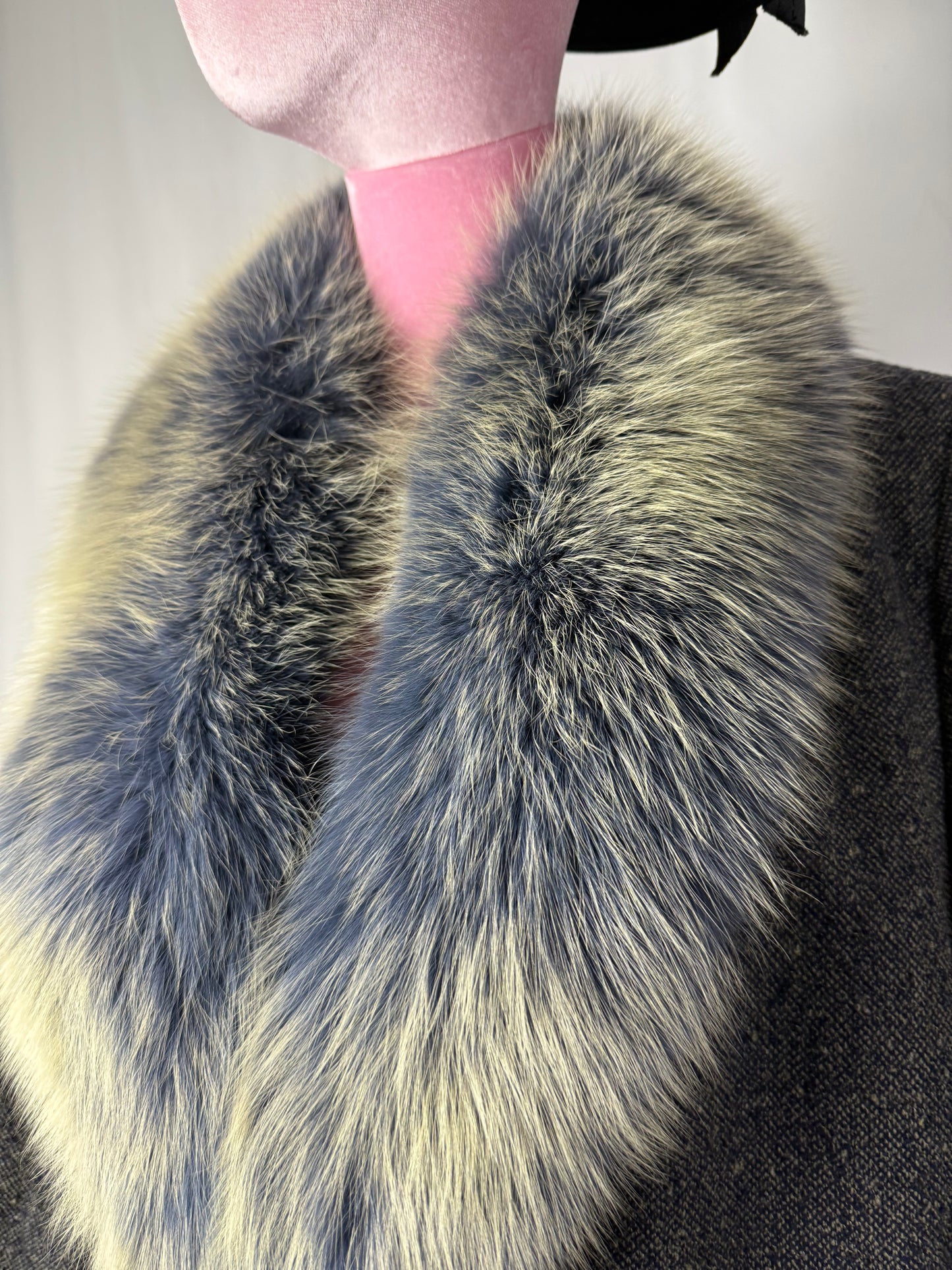 Cappotto  in lana grigia con collo in Volpe Bicolore - TG. 44/46