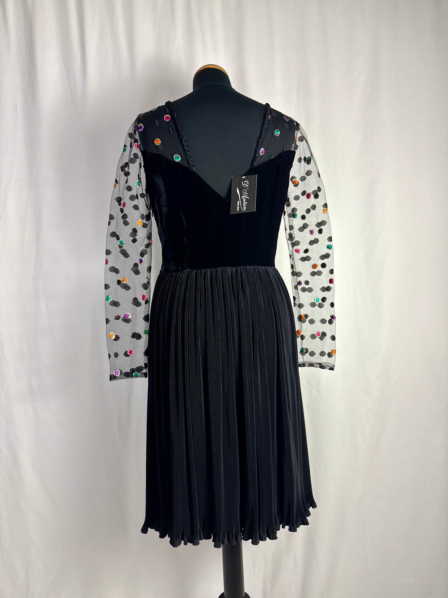 Abito anni ‘80 nero in velluto con maniche in tulle - TG. 40