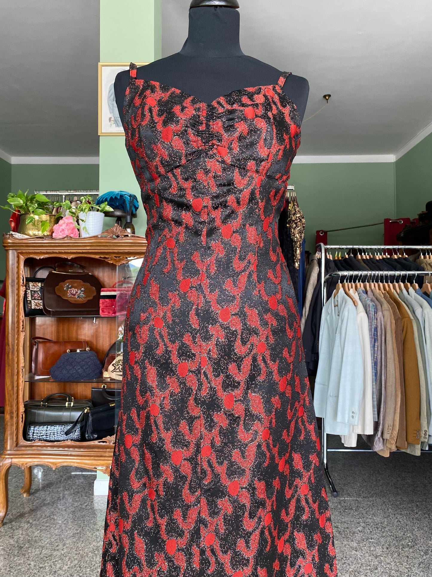 Maxi dress anni ‘70 in broccato rosso e nero - TG. 38