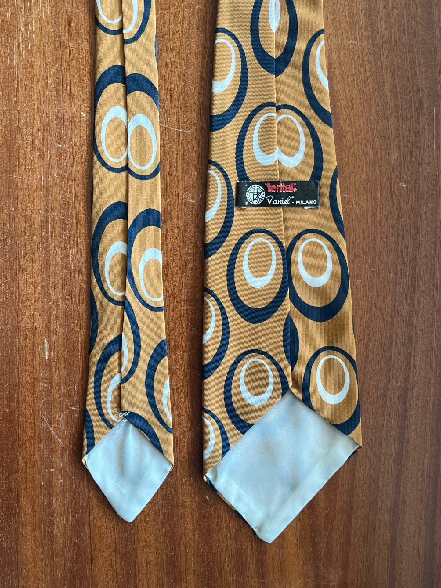 Cravatta swing anni ‘70 ocra