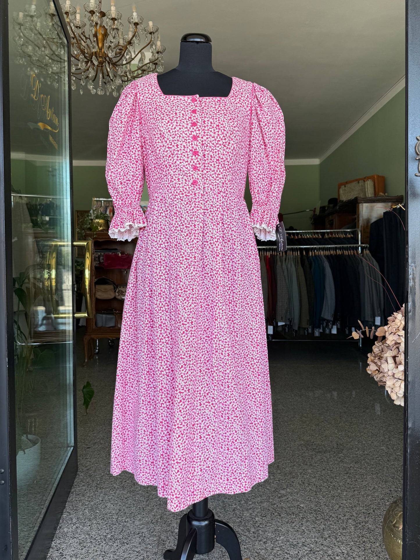 Abito tirolese rosa con micro-fiori
- TG. 44/46