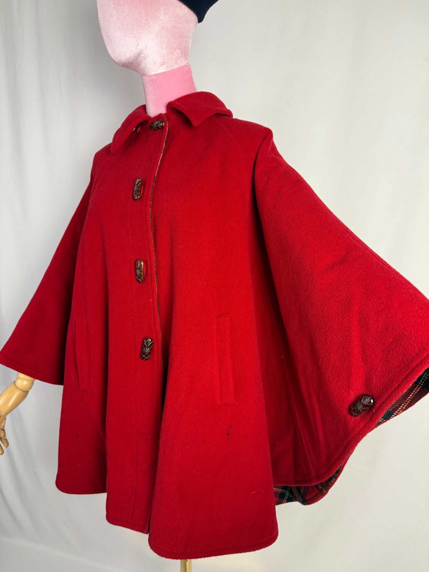 Mantella in lana rossa - TG. 38 - 46