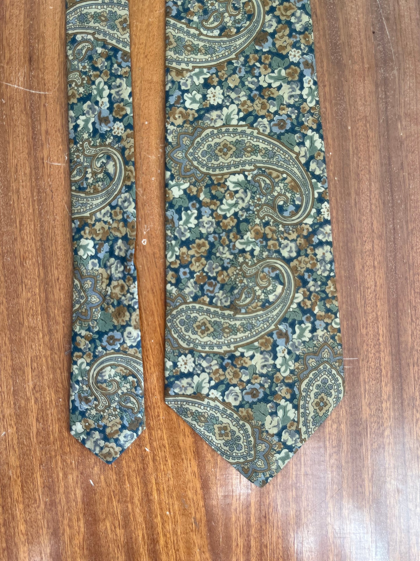 Cravatta anni ‘80 floreale