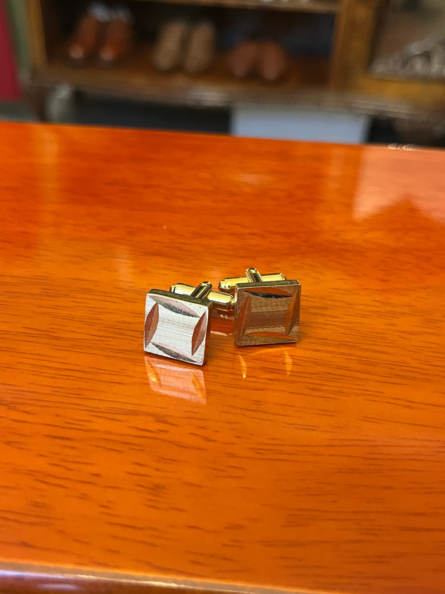 Gemelli dorati quadrati