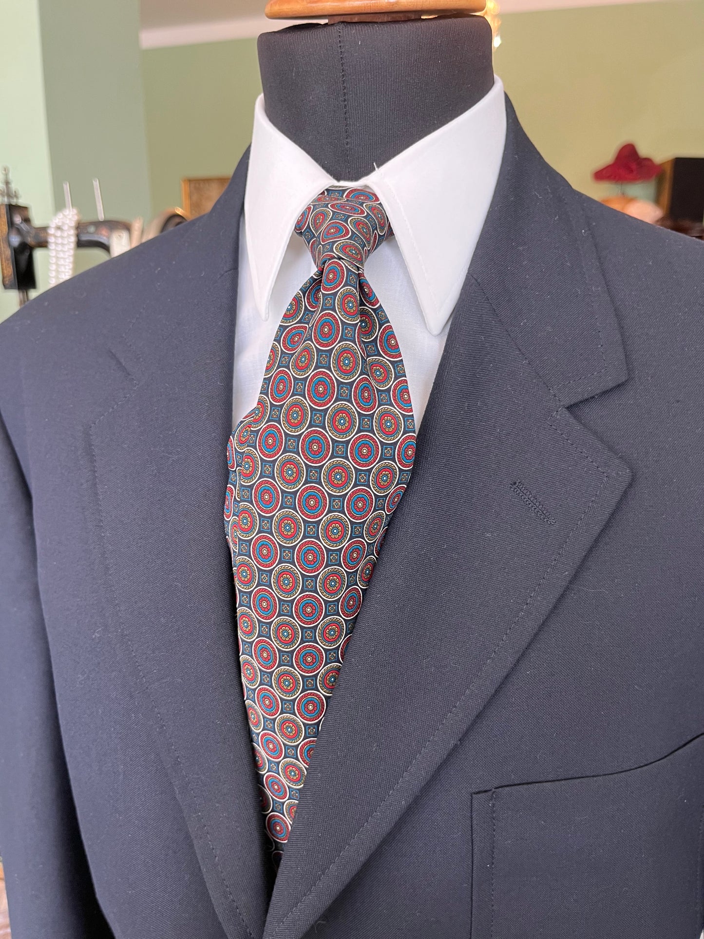 Cravatta anni ‘80 medaglioni