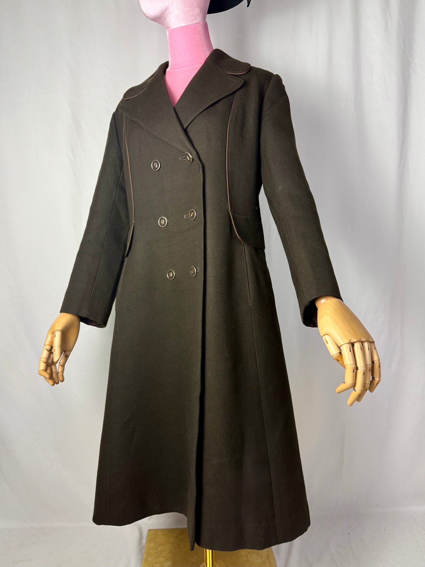 Cappotto anni ‘70 color marrone con profili a contrasto - TG. 42