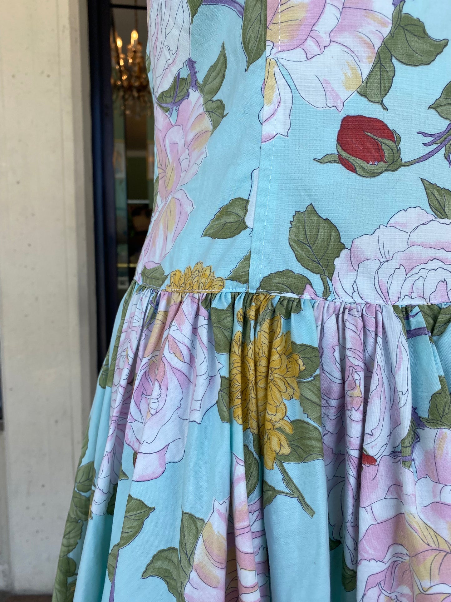 Abito anni ’80 con maxi rose e sottogonna in tulle – stile Dolce & Gabbana - TG. 42 circa