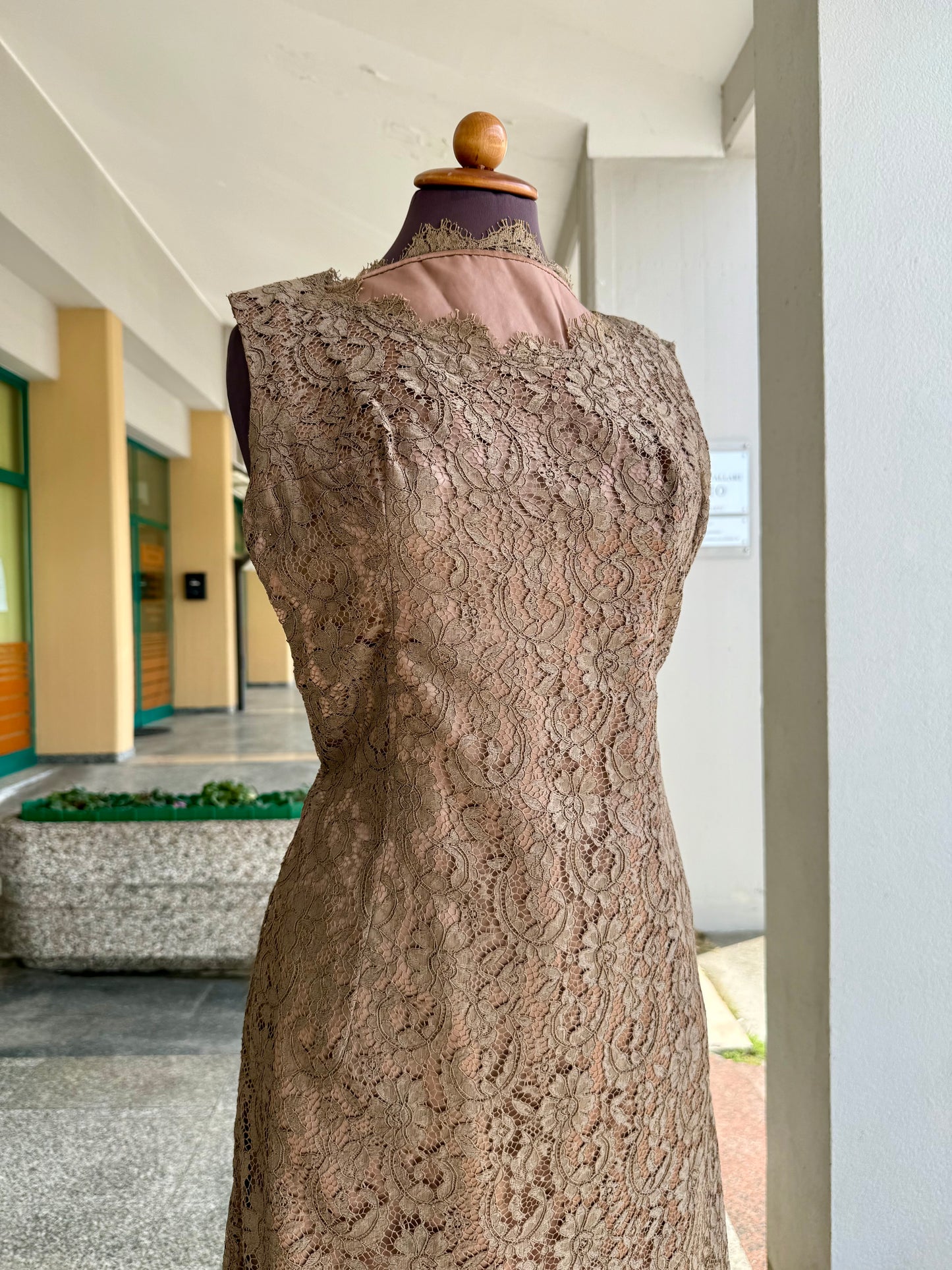 Abito anni ‘60 in pizzo e seta duchesse - TG. 40