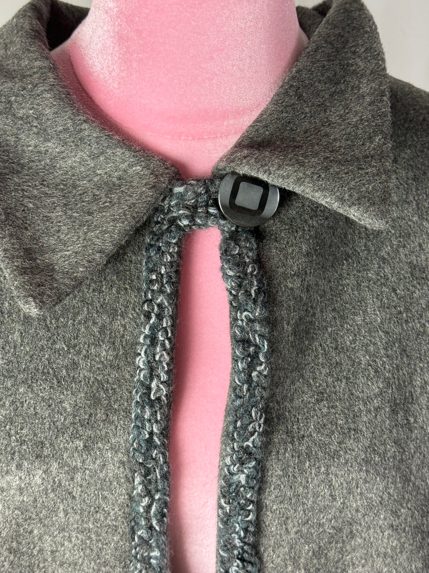 Mantella artigianale in pura lana con finiture a mano - TG. U