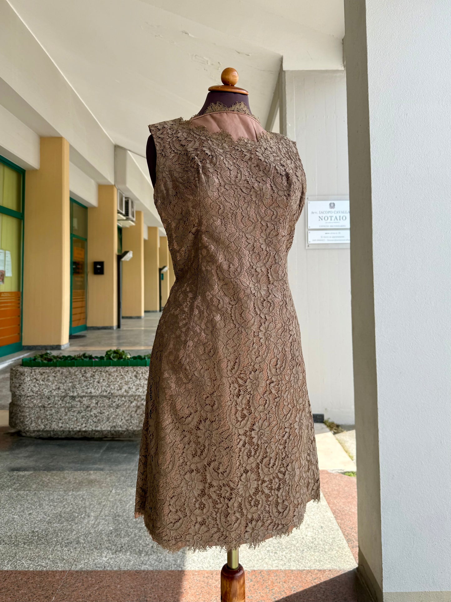 Abito anni ‘60 in pizzo e seta duchesse - TG. 40