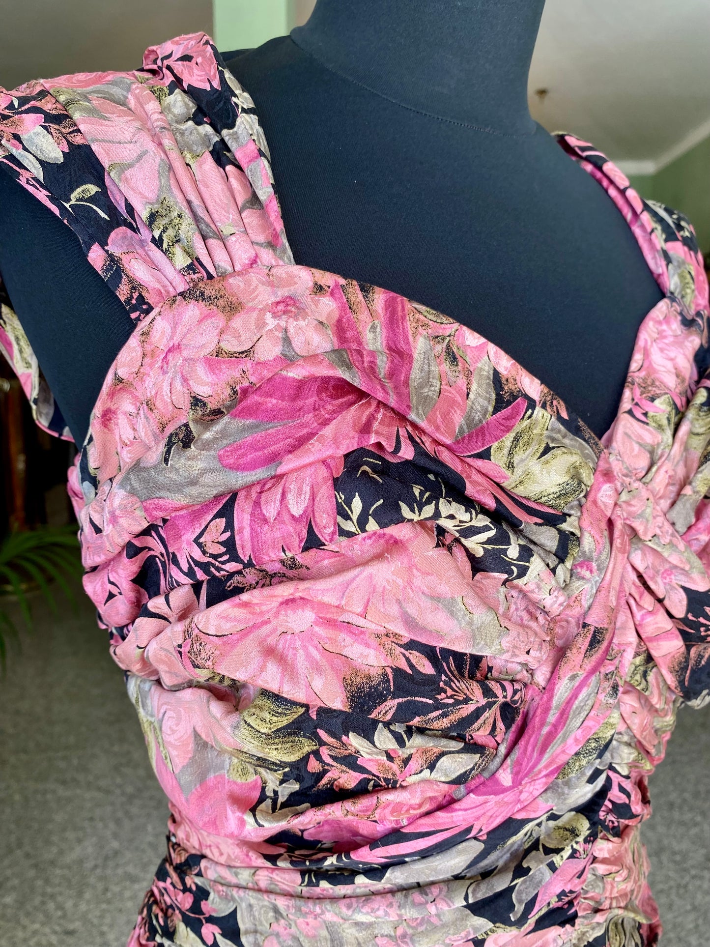 Abito sartoriale anni '80 in pura seta – drappeggio scultoreo e stampa botanica - TG. 42