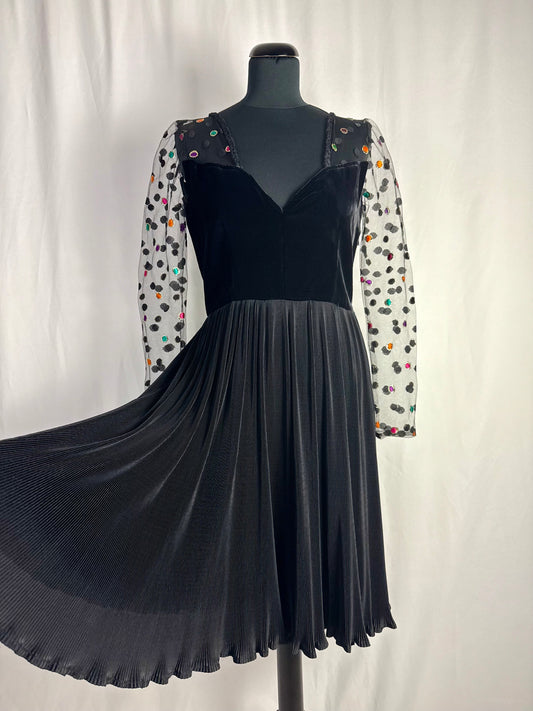 Abito anni ‘80 nero in velluto con maniche in tulle - TG. 40