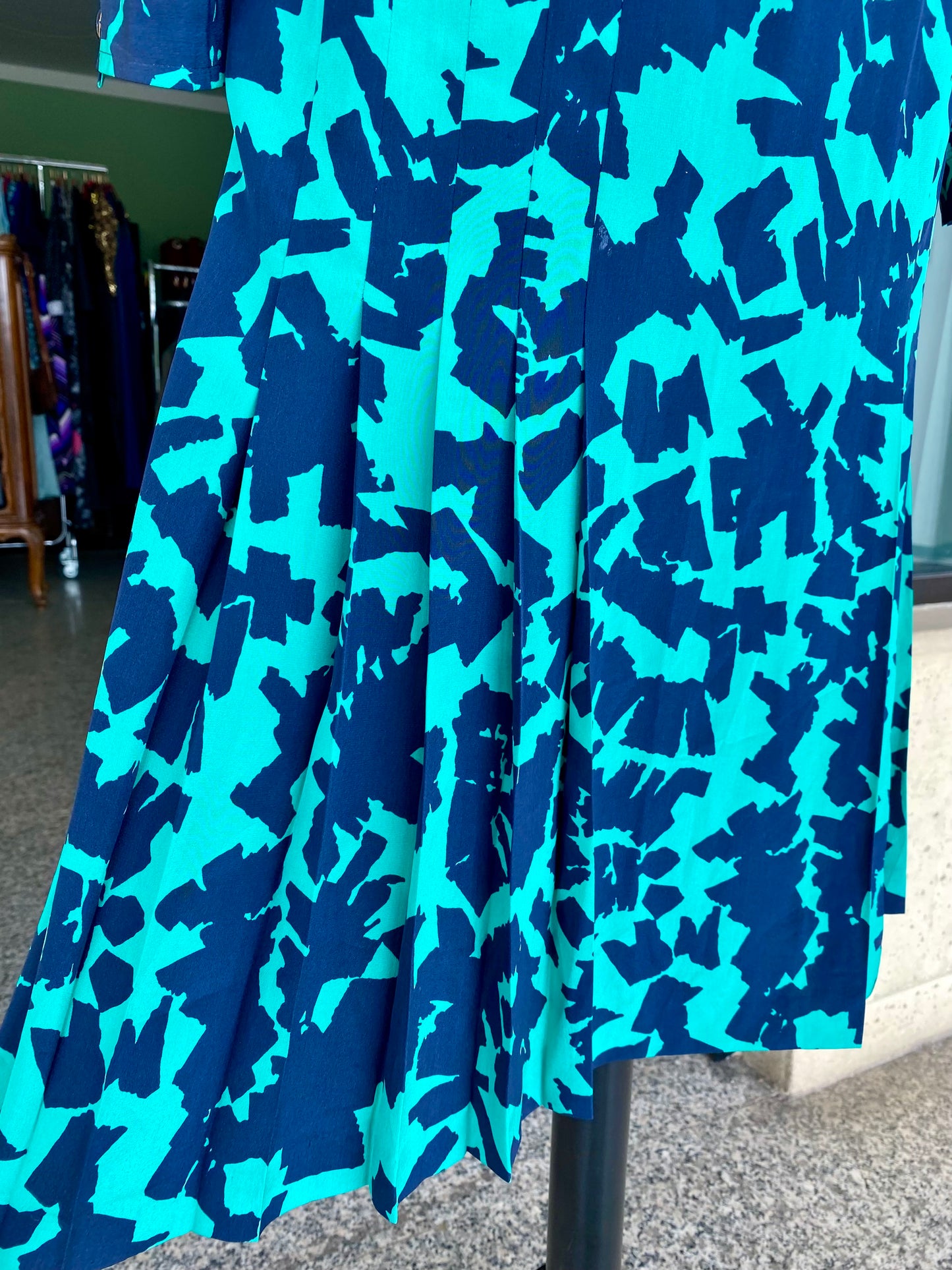 Abito longuette anni ’80 in pura seta – stampa astratta blu e verde - TG. 48/50 circa