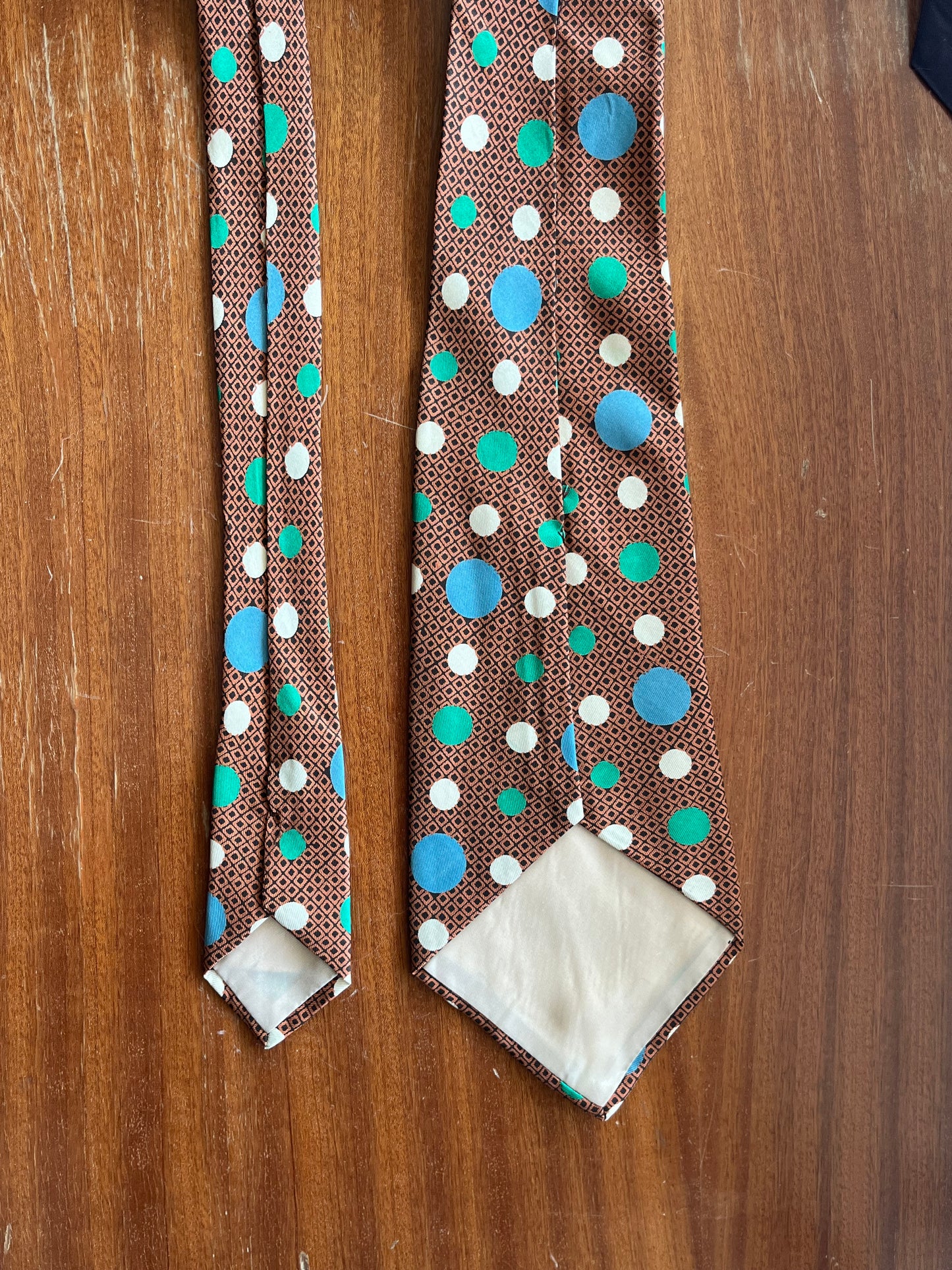 Cravatta swing anni ‘70 a pois