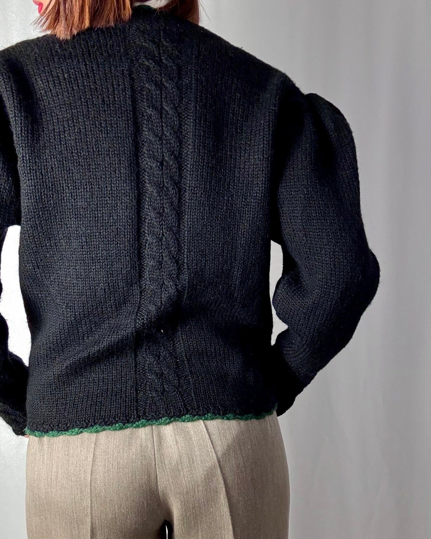 Cardigan Tirolese Vintage in Pura Lana – Ricami Edelweiss e Bottoni in Legno 🪵 - TG. 44/46