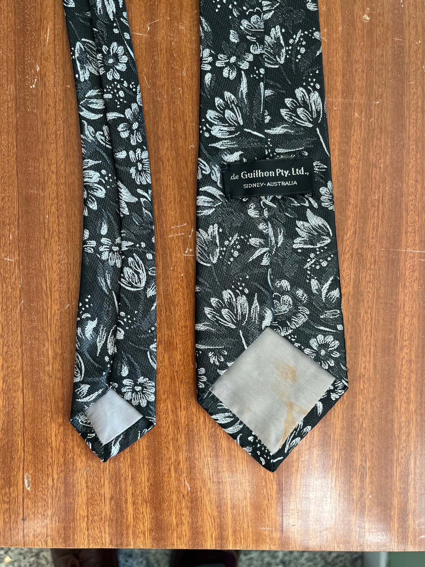 Cravatta anni ‘80 floreale