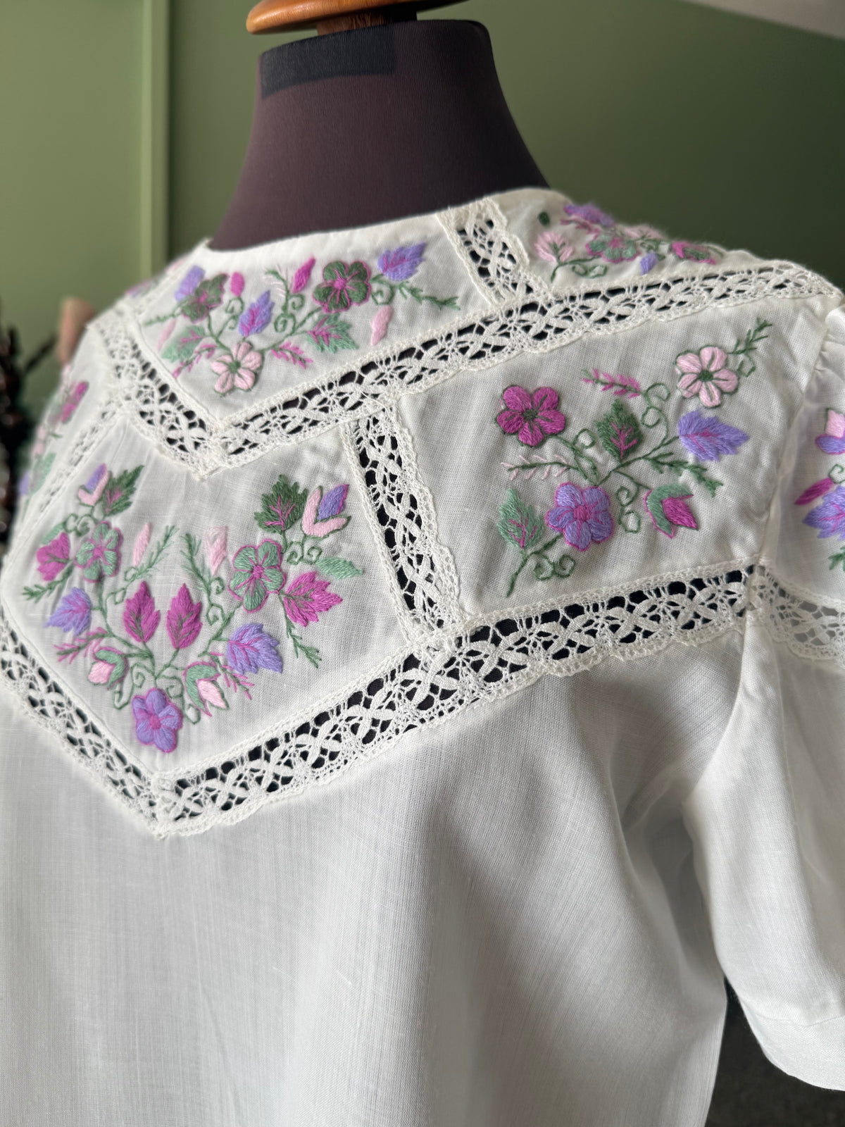 Camicia con inserti floreali e pizzo - TG. 42