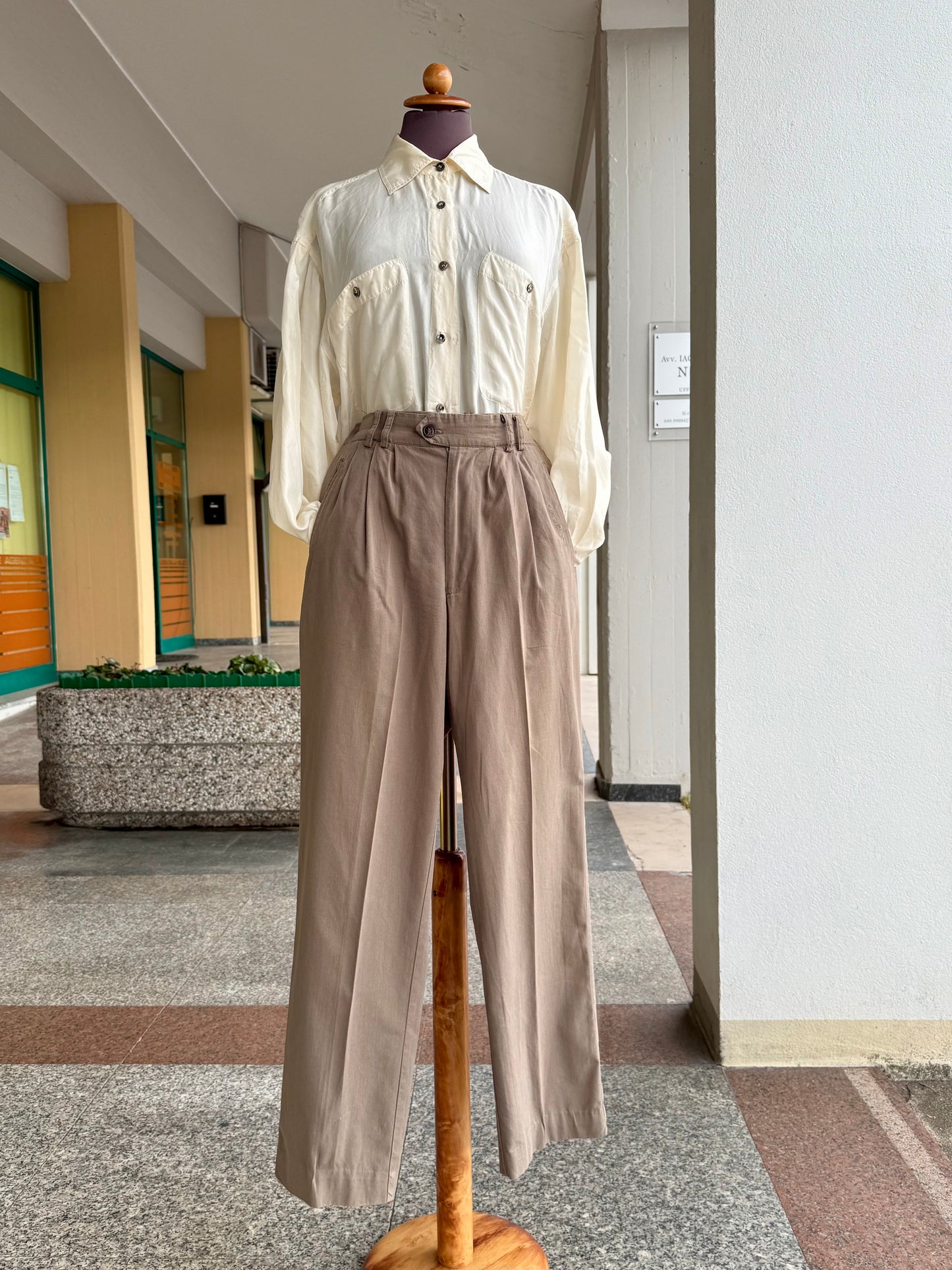 Pantaloni con pieghe cachi - TG. 44/46