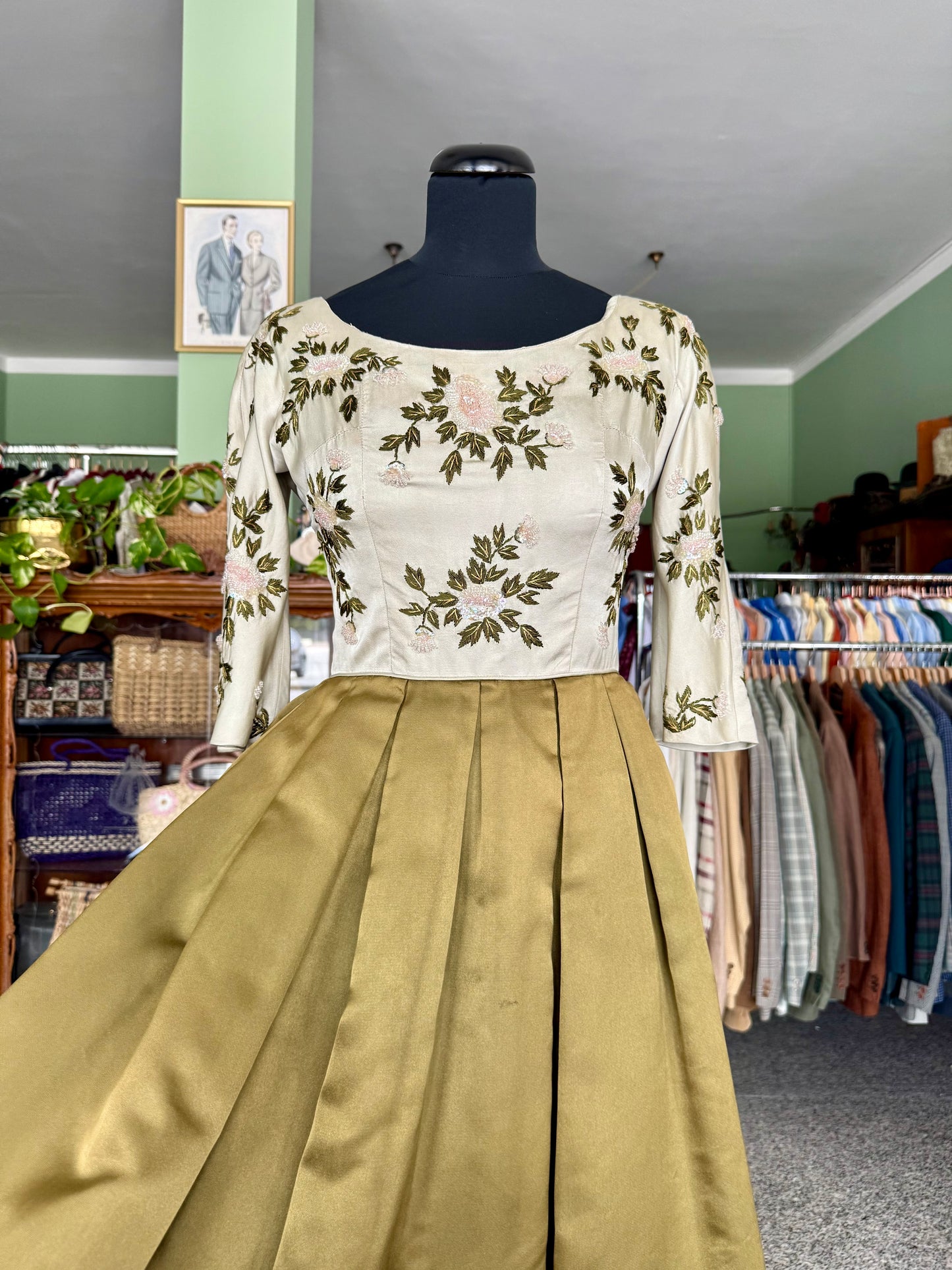 Abito anni ’50 in pura seta con ricamo floreale e decoro di perline - TG. 38