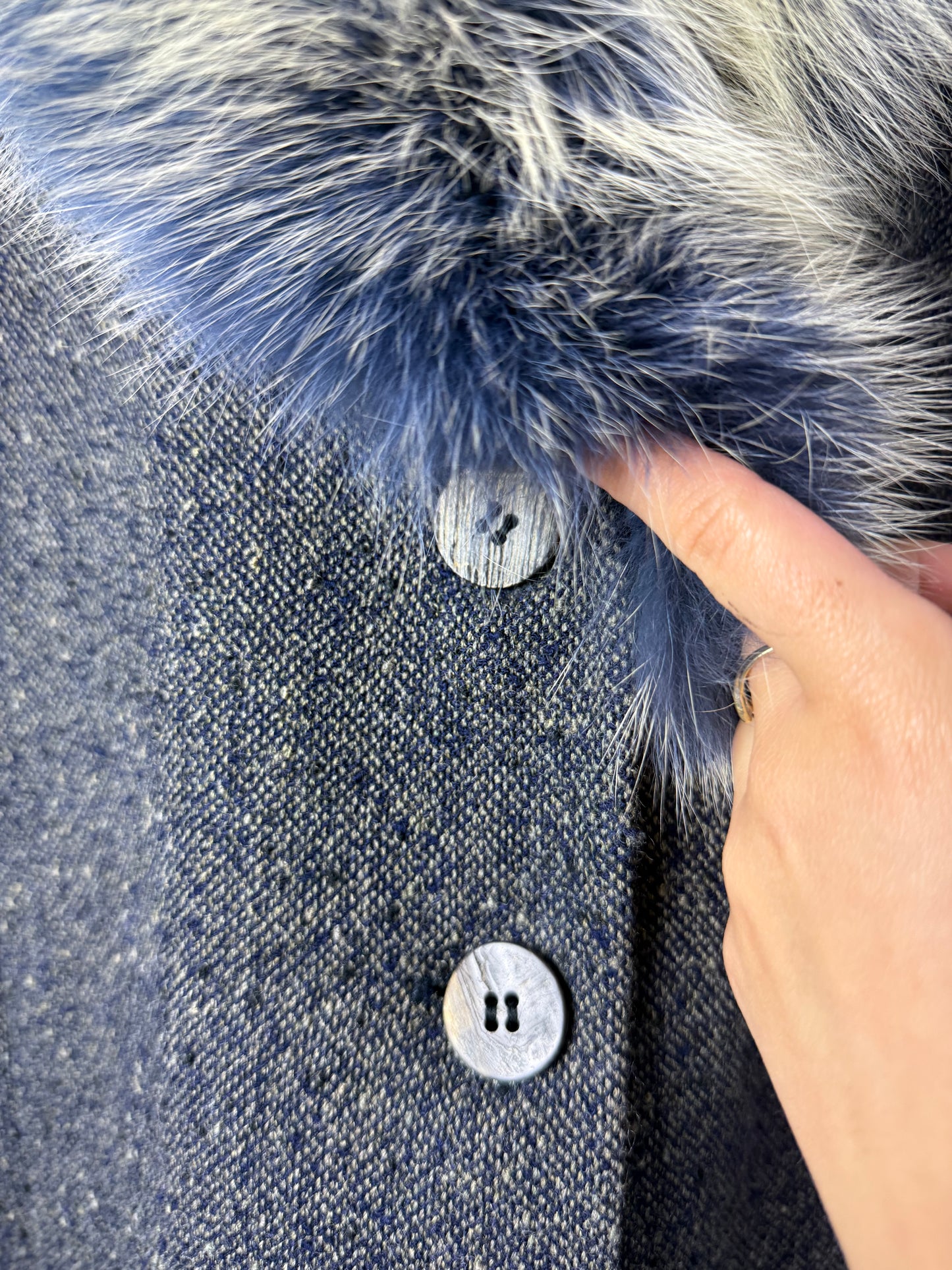 Cappotto  in lana grigia con collo in Volpe Bicolore - TG. 44/46