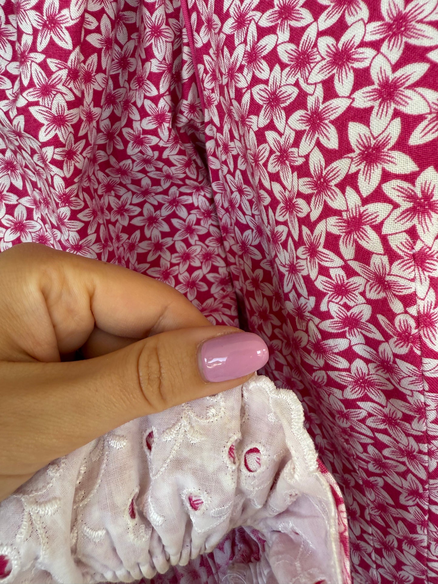 Abito tirolese rosa con micro-fiori
- TG. 44/46