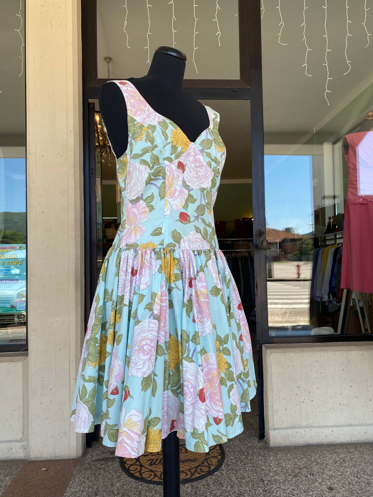 Abito anni ’80 con maxi rose e sottogonna in tulle – stile Dolce & Gabbana - TG. 42 circa