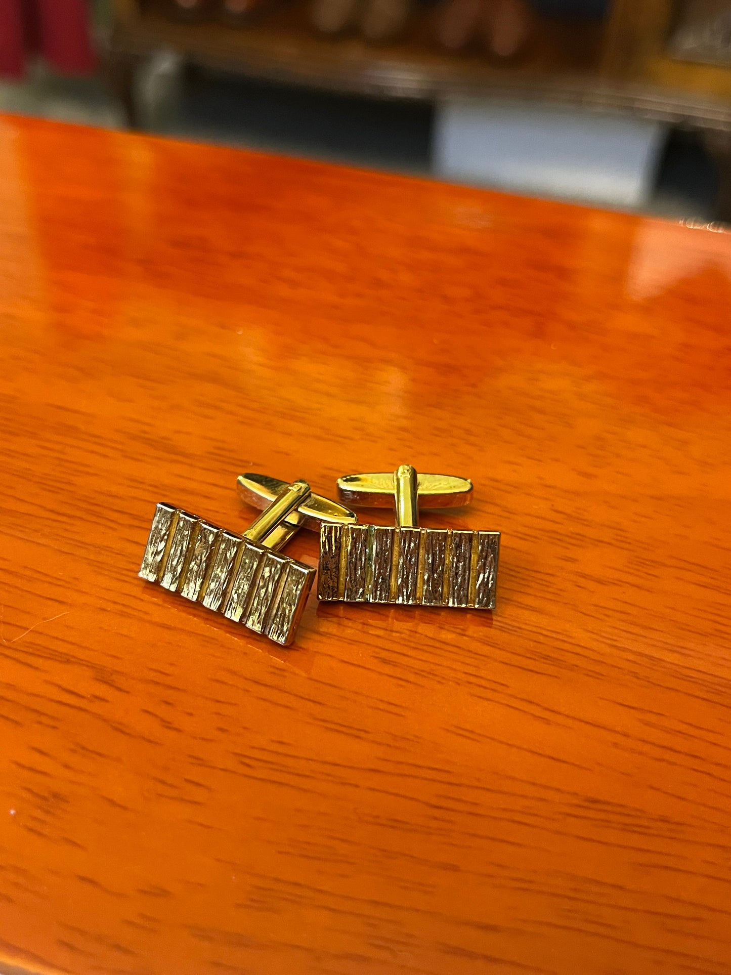 Gemelli dorati rettangolari